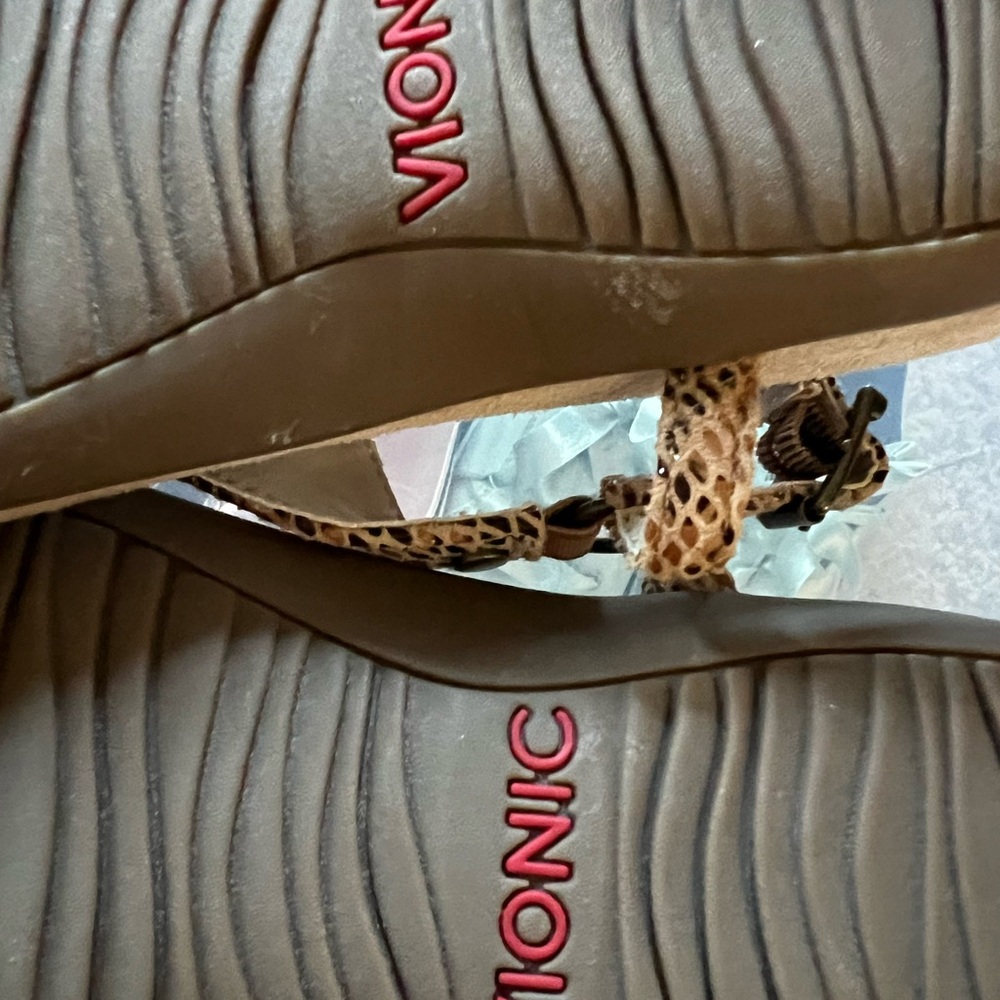 Vionic Sandals - Size 9 - New Without Tags! - image 4